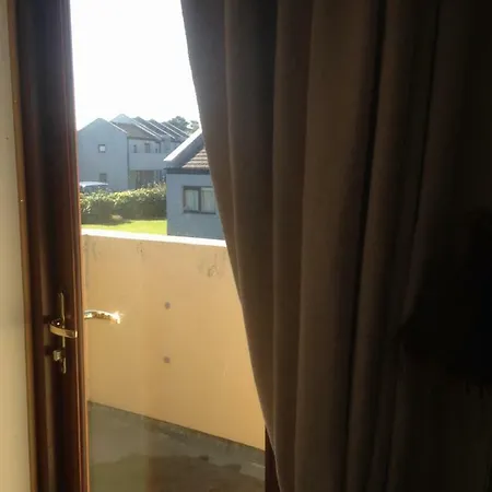 Mary Hillgrove Sea View 36 Carlton Village Golf Links Road Co Cork Ireland Privatunterkunft